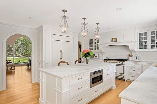 $1,695,000 | 2255 French Creek Circle, Wayzata, MN 55391