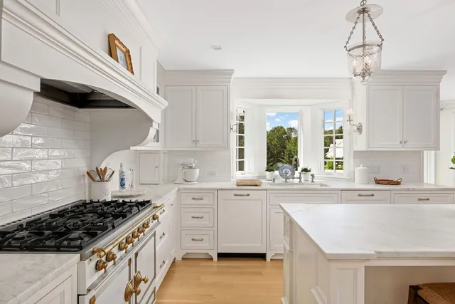 $1,695,000 | 2255 French Creek Circle, Wayzata, MN 55391