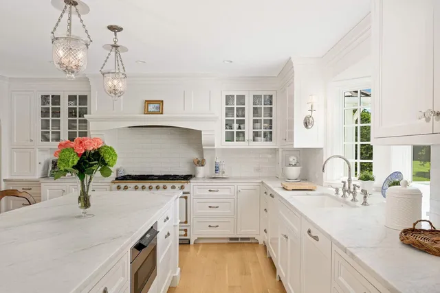 $1,695,000 | 2255 French Creek Circle, Wayzata, MN 55391