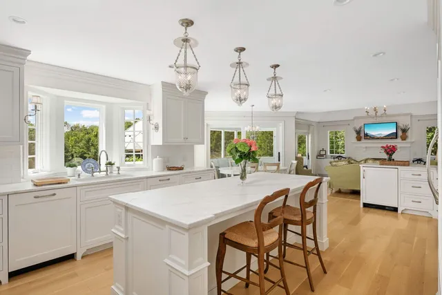 $1,695,000 | 2255 French Creek Circle, Wayzata, MN 55391