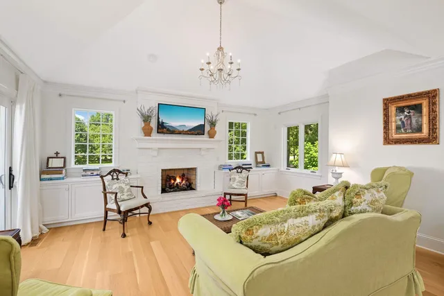 $1,695,000 | 2255 French Creek Circle, Wayzata, MN 55391