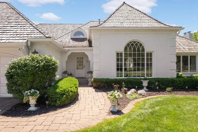 $1,695,000 | 2255 French Creek Circle, Wayzata, MN 55391