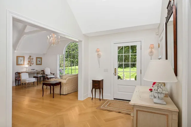 $1,695,000 | 2255 French Creek Circle, Wayzata, MN 55391