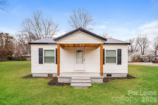 $1,355 | 502 Hickory Avenue, Statesville, NC 28677