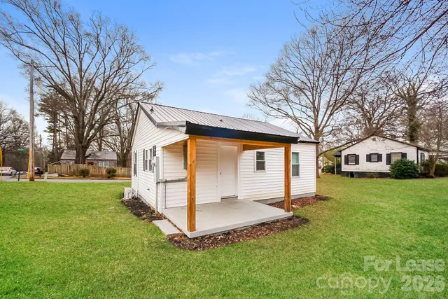 $1,355 | 502 Hickory Avenue, Statesville, NC 28677