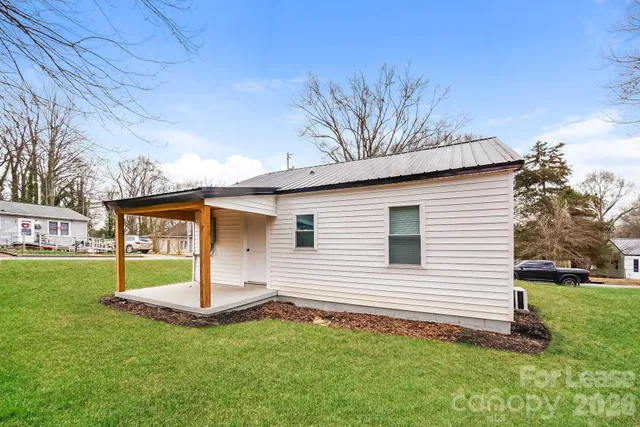 $1,355 | 502 Hickory Avenue, Statesville, NC 28677