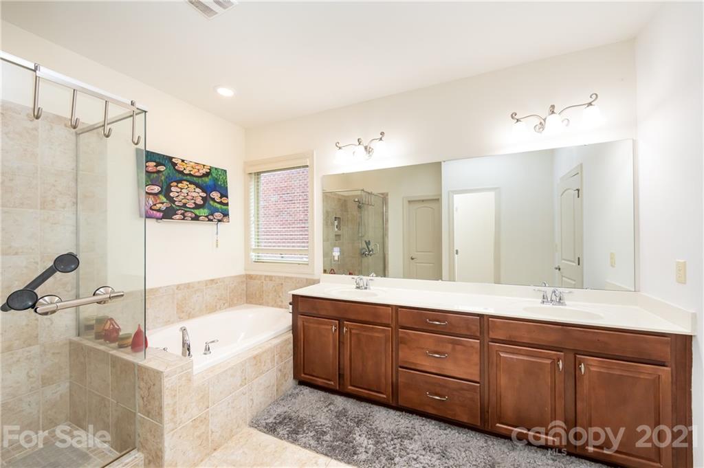 2721 Twinberry Lane Waxhaw, NC 28173 - Photo 20 of 29 a spacious bathroom with a tub sink and mirror
