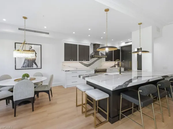 $2,950,000 | 705 10th Street South, Unit 202, Naples, FL 34102
