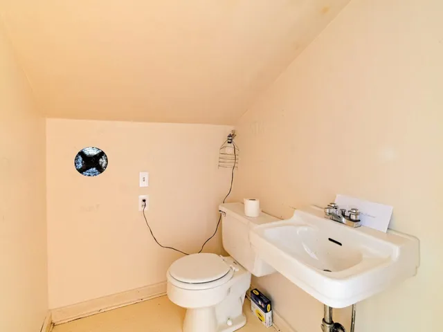 $425,000 | 76 Woodbury Road, Burlington, VT 05408