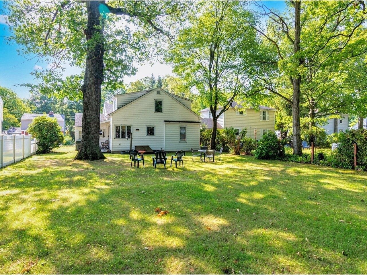 76 Woodbury Road Burlington, VT 05408 - Photo 5 of 40