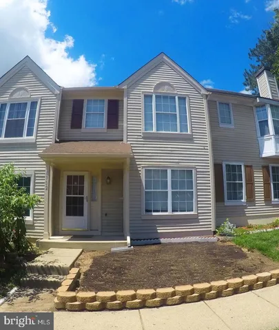$2,650 | 8702 Village Green Court, Alexandria, VA 22309