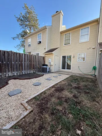 $2,650 | 8702 Village Green Court, Alexandria, VA 22309