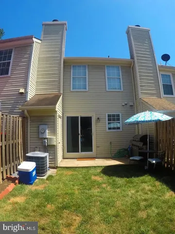 $2,650 | 8702 Village Green Court, Alexandria, VA 22309
