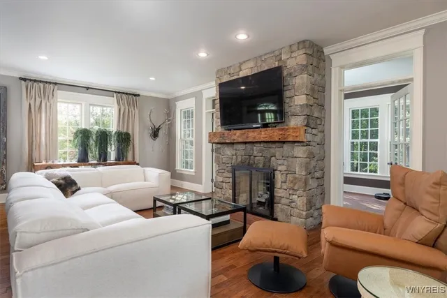 $1,450,000 | 21 Creekview Court, East Aurora, NY 14052