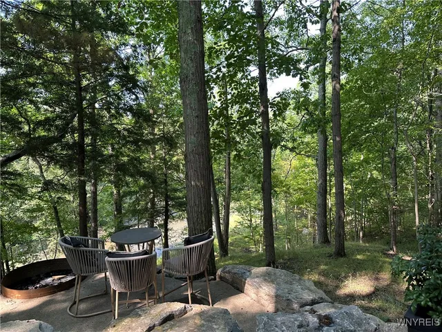 $1,450,000 | 21 Creekview Court, East Aurora, NY 14052