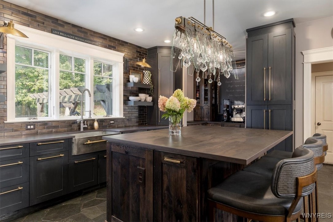 21 Creekview Court East Aurora, NY 14052 - Photo 7 of 50