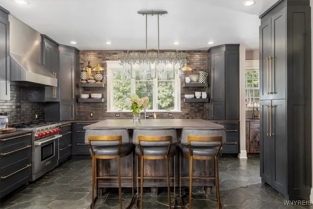 $1,450,000 | 21 Creekview Court, East Aurora, NY 14052