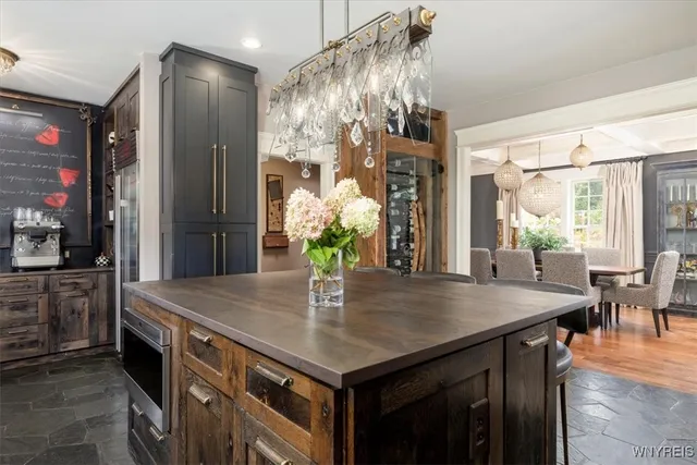 $1,450,000 | 21 Creekview Court, East Aurora, NY 14052