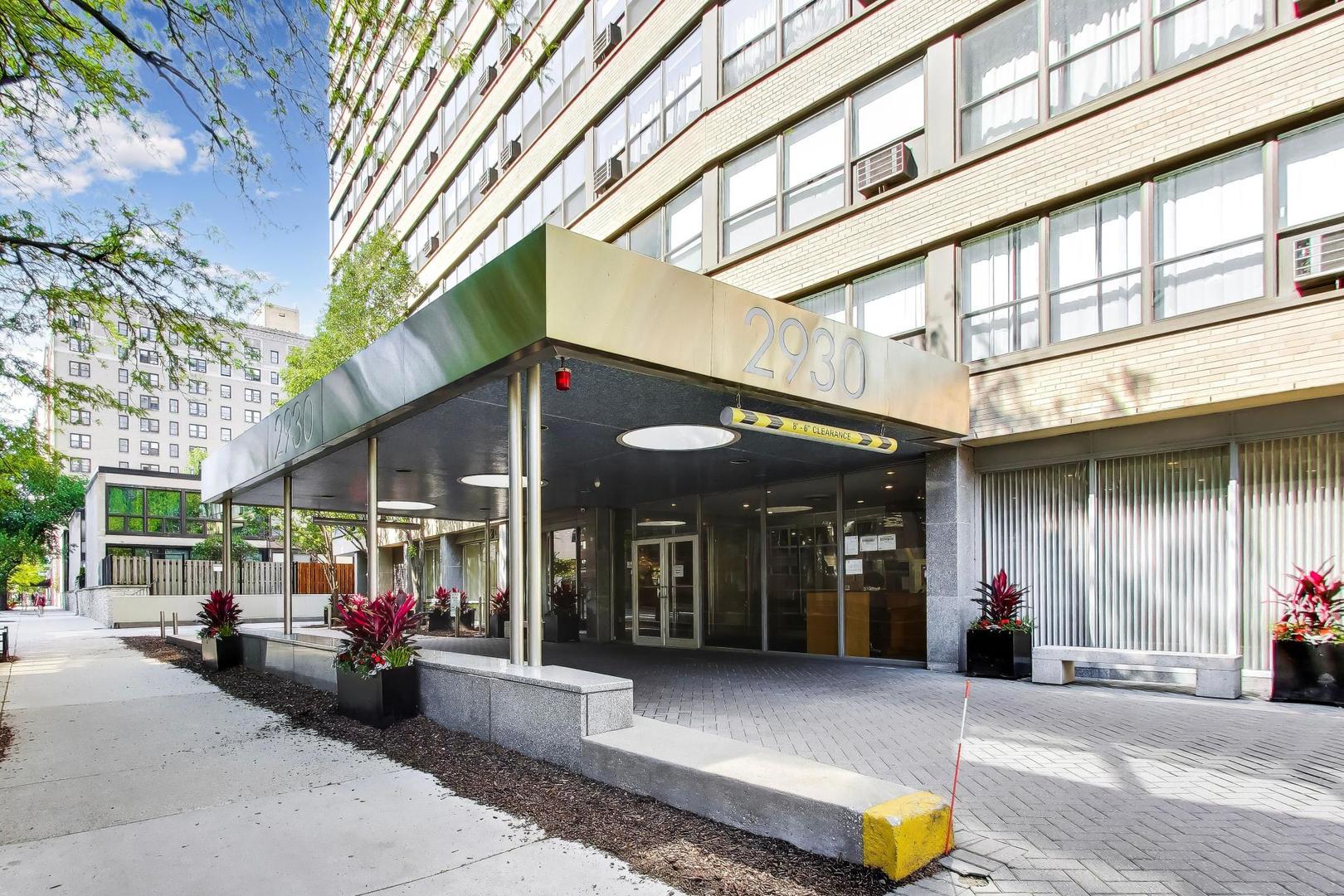 2930 North Sheridan Road, Unit 702 Chicago, IL 60657 - Photo 2 of 25 a view of a building with sitting area