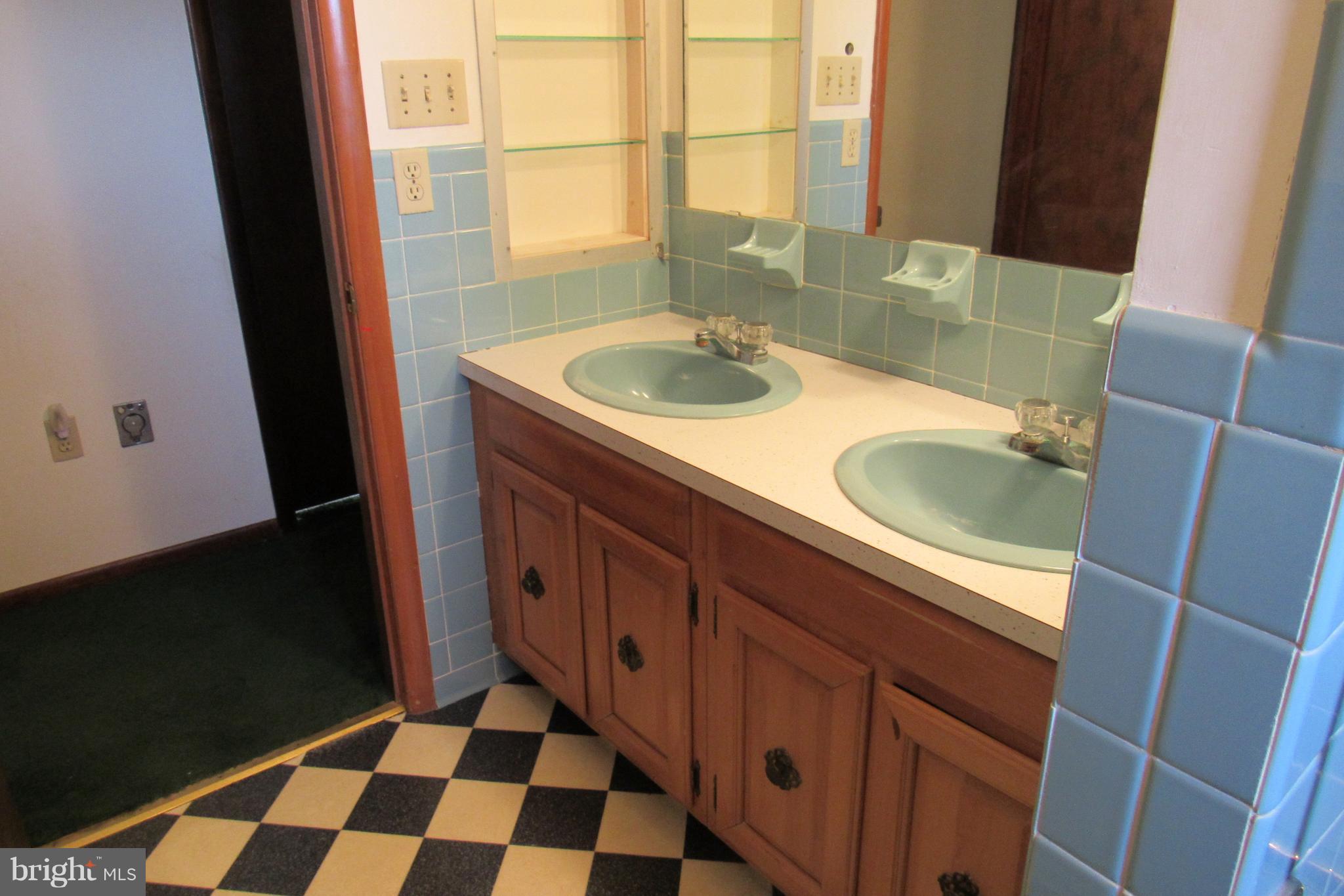 298 Grove Heights Road Berkeley Springs, WV 25411 - Photo 18 of 27 Bath