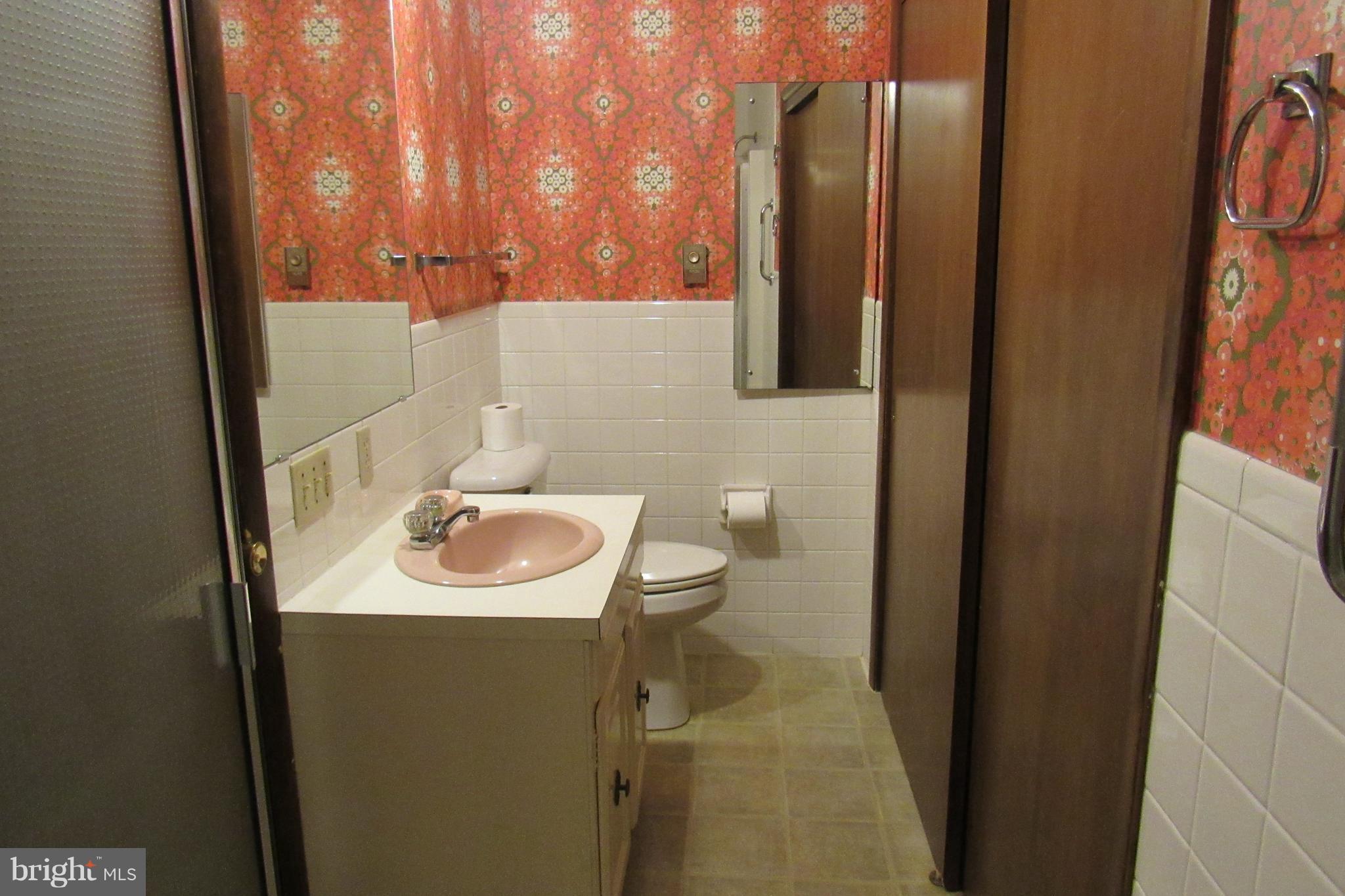 298 Grove Heights Road Berkeley Springs, WV 25411 - Photo 20 of 27 Bath (Master)