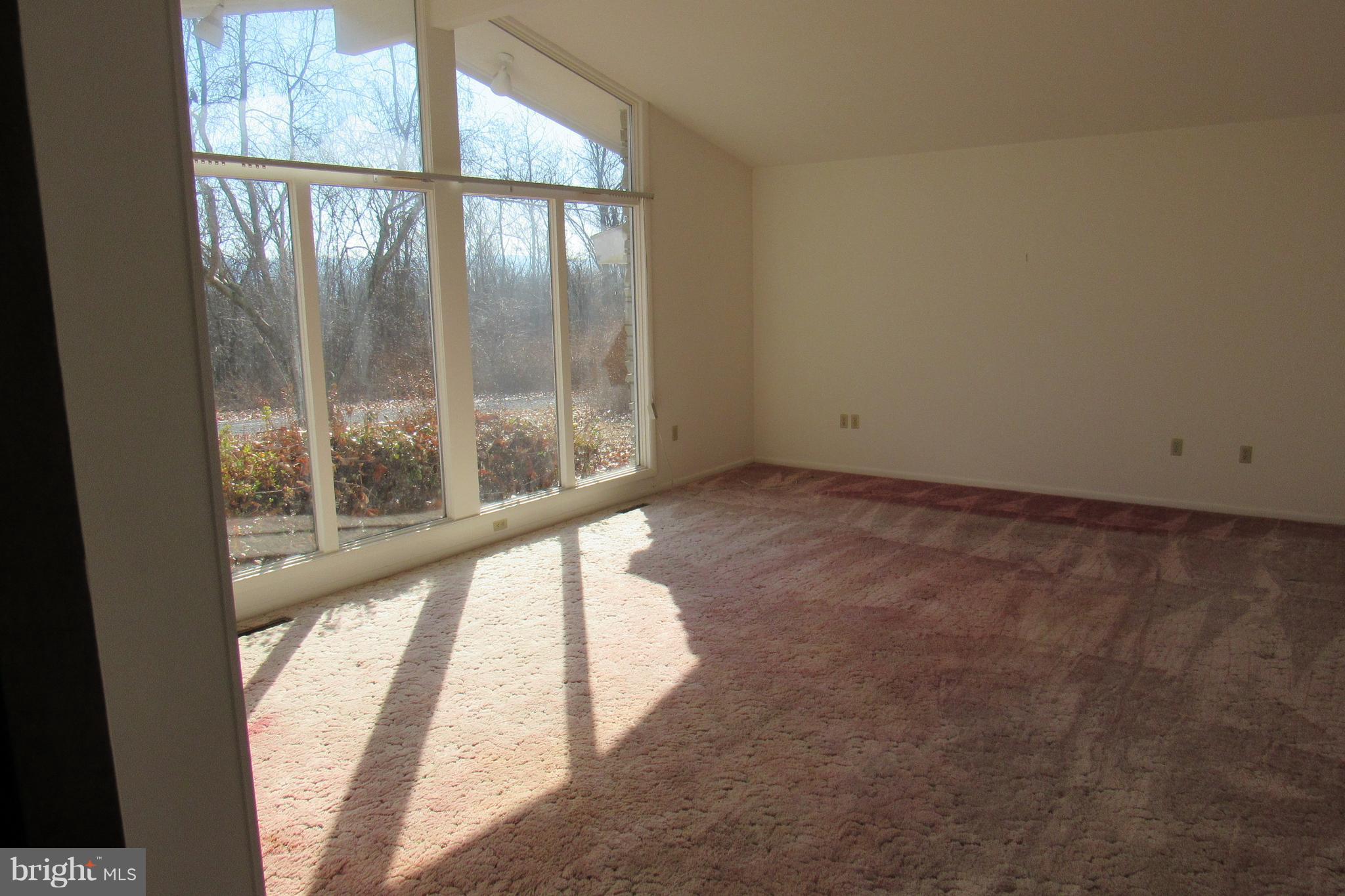 298 Grove Heights Road Berkeley Springs, WV 25411 - Photo 10 of 27 Living Room