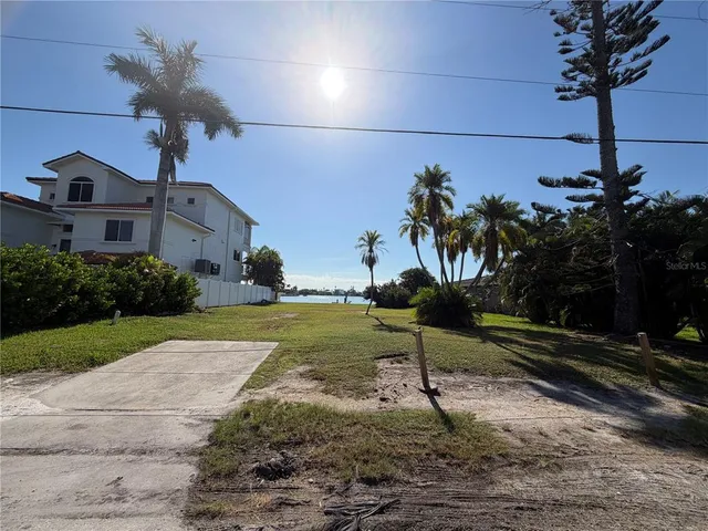 a view of a house with a yard and a fountain