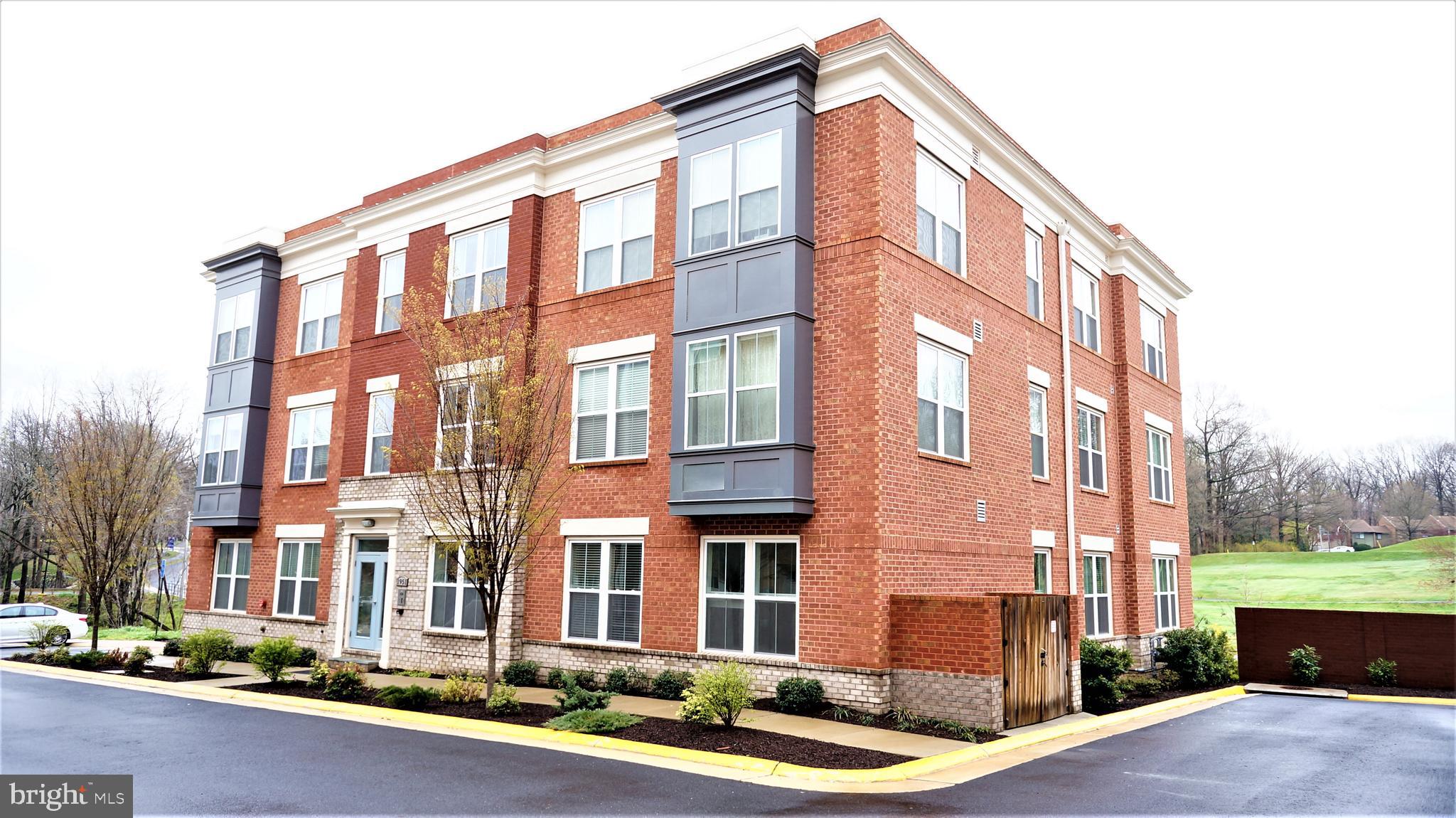 1951 Reston Vly Way, Unit 10 Reston, VA 20191 - Photo 1 of 50 a front view of a building
