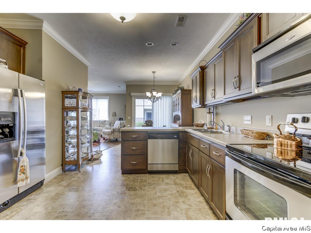 820 Longleaf Court Springfield, IL 62711 - Photo 8 of 31