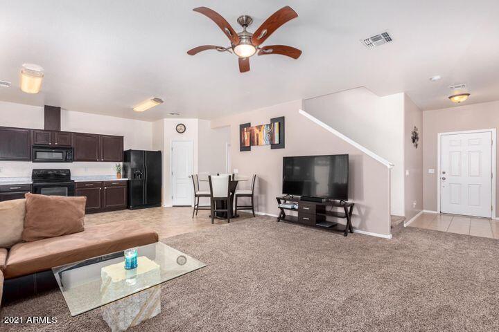 7022 West Mercer Lane Peoria, AZ 85345 - Photo 4 of 13 mercer family3