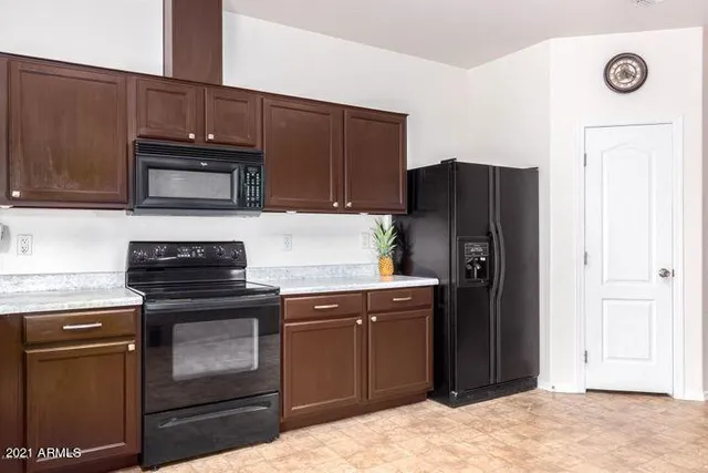 $1,950 | 7022 West Mercer Lane, Peoria, AZ 85345