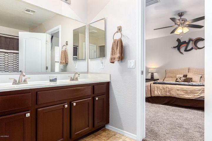 7022 West Mercer Lane Peoria, AZ 85345 - Photo 10 of 13 mercer mbath