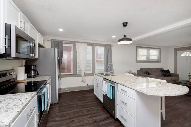 $1,825 | 2248 Nowland Avenue, Indianapolis, IN 46201