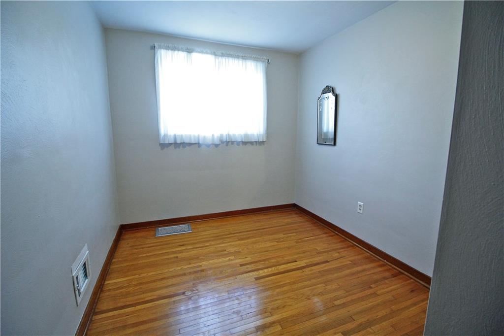 401 Pearce Road Pittsburgh, PA 15234 - Photo 9 of 20 Bedroom #3 also has been freshly painted and has a new ceiling light