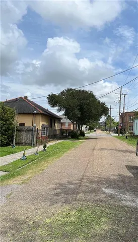 $1,150 | 6116 Royal Street, New Orleans, LA 70117