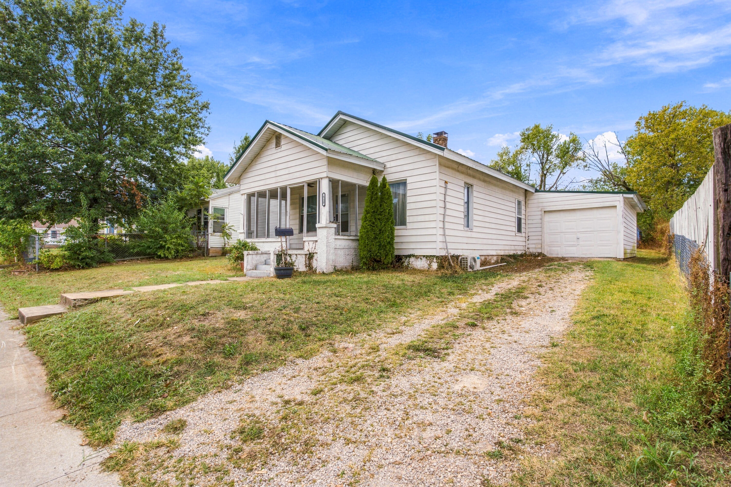 512 9th Street Monett, MO 65708 - Photo 1 of 15 Exterior Refresh 3