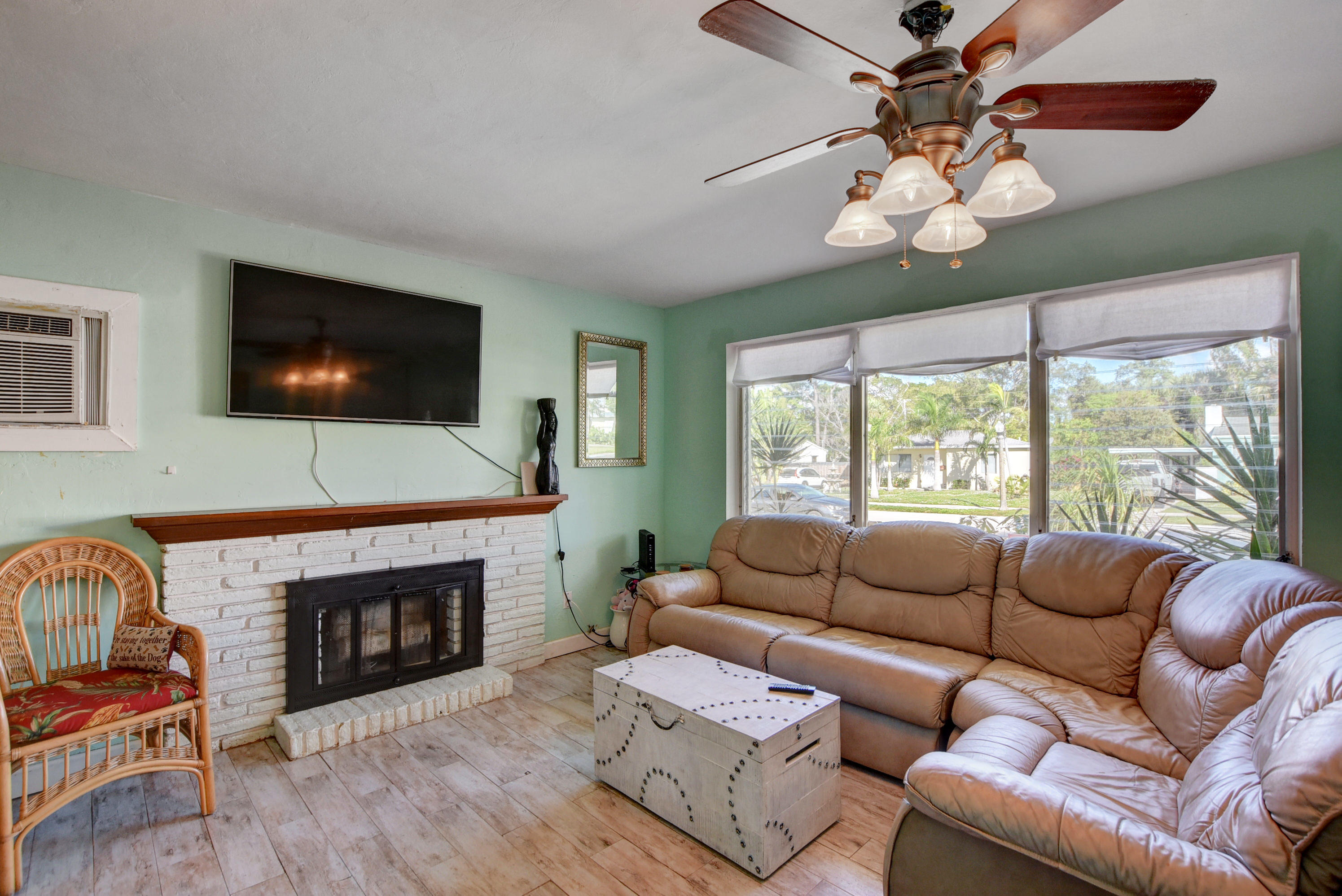 952 Churchill Road West Palm Beach, FL 33405 - Photo 8 of 9 Living Room 2