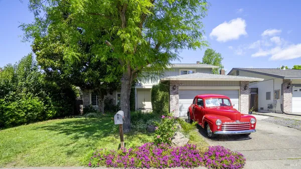 $929,900 | 868 Holly Avenue, Rohnert Park, CA 94928