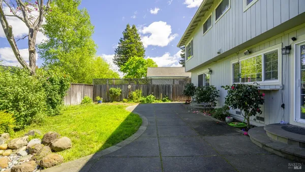 $929,900 | 868 Holly Avenue, Rohnert Park, CA 94928
