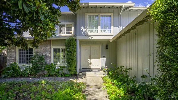 $929,900 | 868 Holly Avenue, Rohnert Park, CA 94928