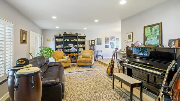 $929,900 | 868 Holly Avenue, Rohnert Park, CA 94928