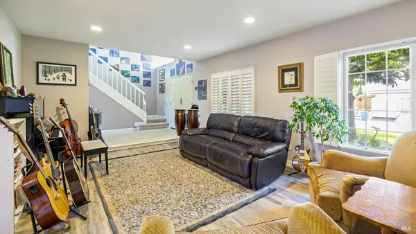$929,900 | 868 Holly Avenue, Rohnert Park, CA 94928