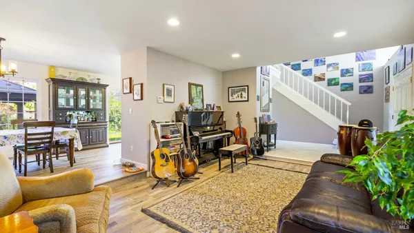 $929,900 | 868 Holly Avenue, Rohnert Park, CA 94928