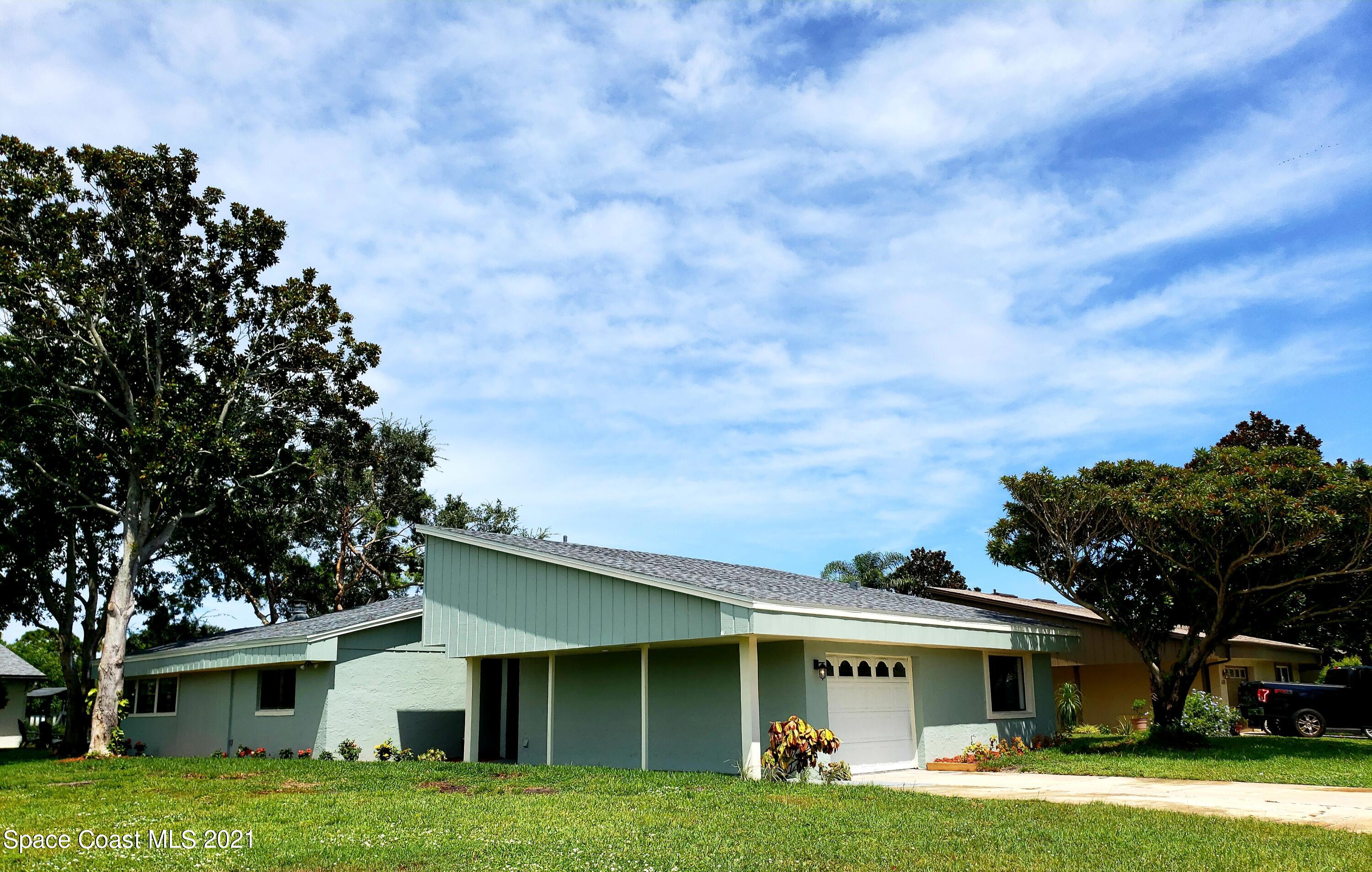 435 Myrtlewood Road Melbourne, FL 32940 - Photo 4 of 40 20210725_161353