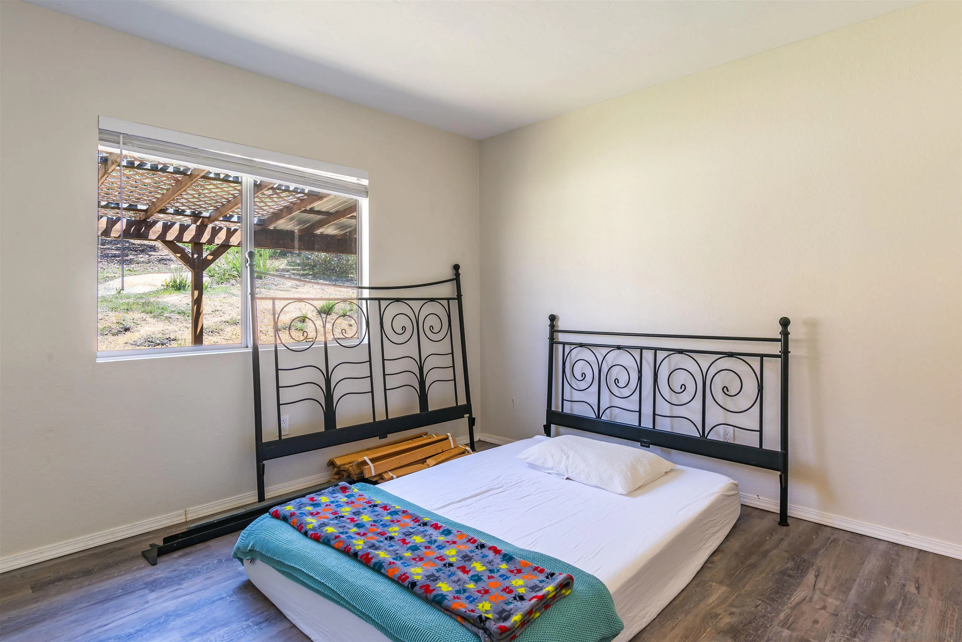 19150 High Glen Road Alpine, CA 91901 - Photo 33 of 56 a view of an empty room and window