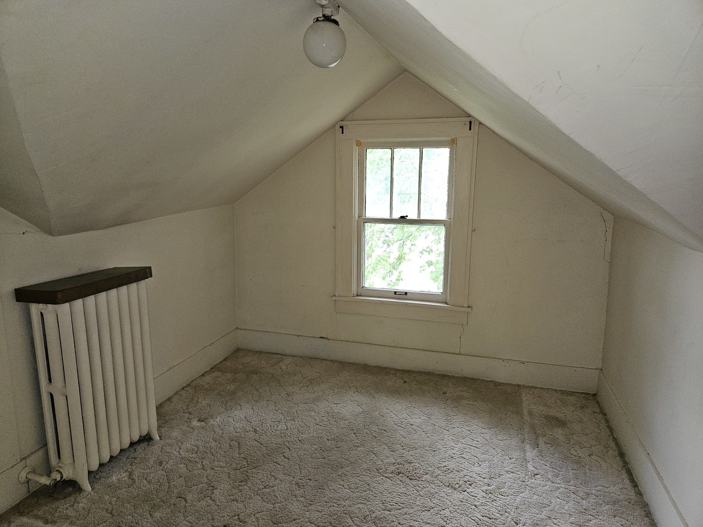 402 East 5th Street Flora, IL 62839 - Photo 20 of 29 an empty room with a window
