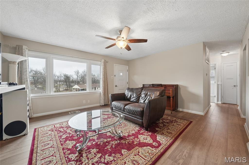 634 Parker Drive Ballwin, MO 63021 - Photo 4 of 26