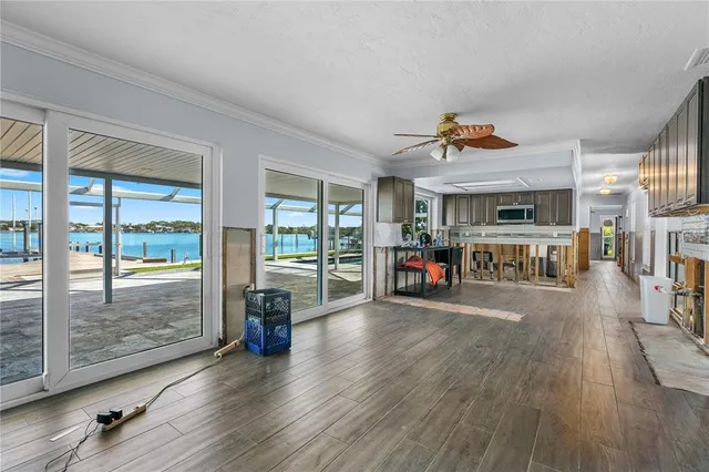 a view of a livingroom with furniture hardwood floor and a ceiling fan