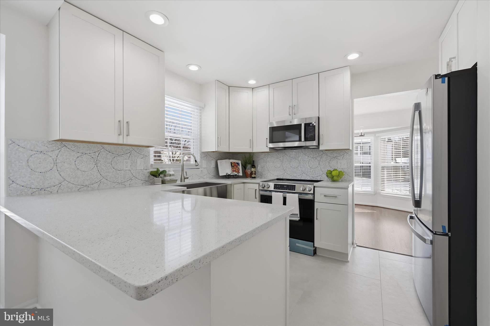 9500 Windbeat Way Columbia, MD 21046 - Photo 16 of 64 Newly renovated kitchen with quartz countertops