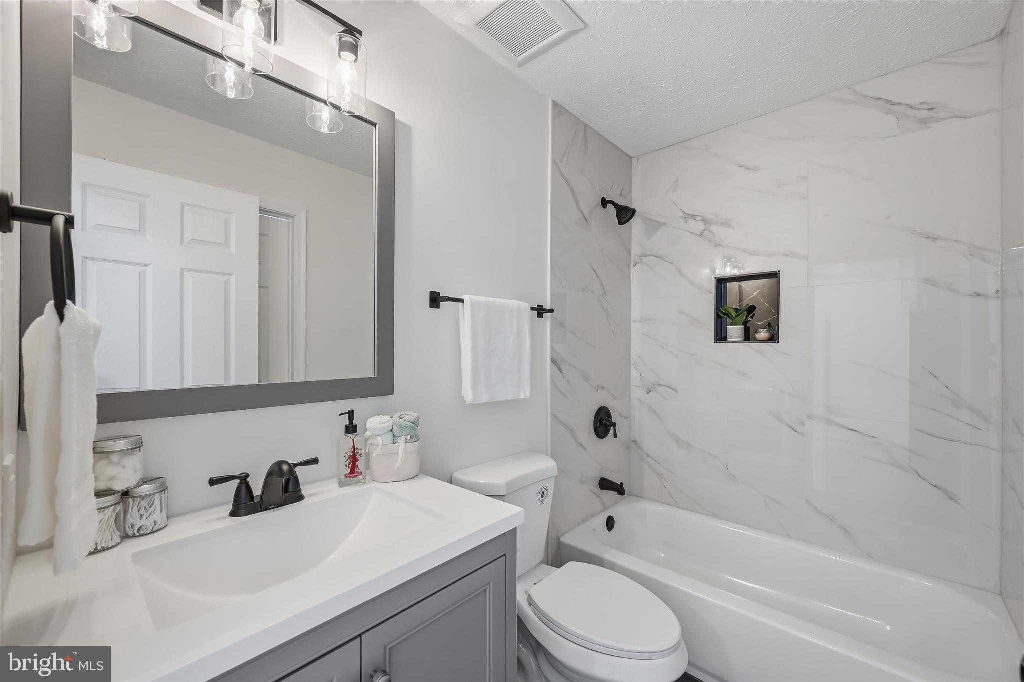 9500 Windbeat Way Columbia, MD 21046 - Photo 34 of 64 Second full upper level bathroom